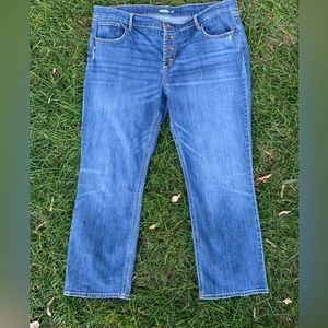 •OLD NAVY•BUTTON FRONT•CROPPED ANKLE FLARE•SIZE 16 M•
Like New!!